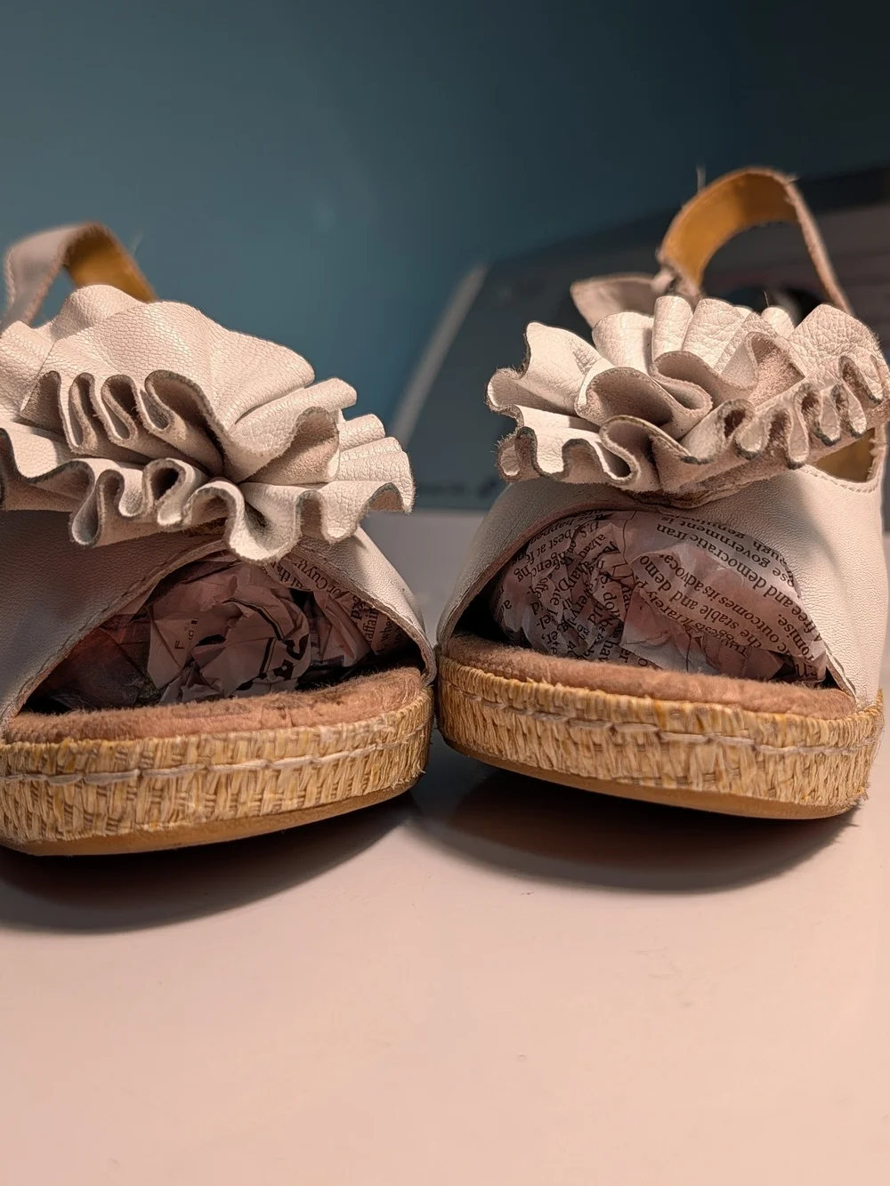 boc White Ruffle Leather Slingback Wedge Sandals Size 9